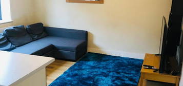 Flat to rent in Lodge Lane, London N12