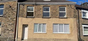 3 bedroom semi-detached house to rent