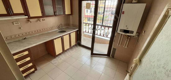 ERENEFE'DEN İNCİRLİ'DE CADDE YAKININDA 3+1 KİRALIK DAİRE