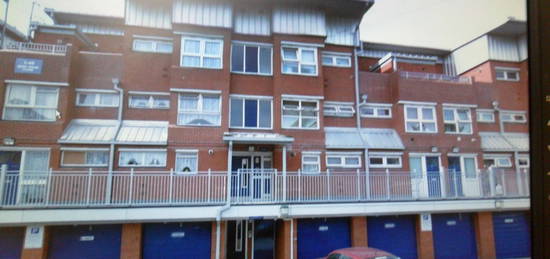 Flat to rent in Moss House Close, Birmingham B15