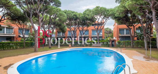 Casa adosada de alquiler en Carrer Dels Tellinaires, Gavà Mar