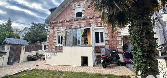 Maison 2 étages  à vendre, 5 pièces, 3 chambres, 90 m²