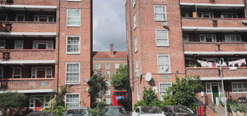 Flat to rent in Pembury Road, Hackney Central E5