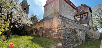 Herrschaftliche Beletage-Wohnung mit historischem Flair im repräsentativen Schloss Kalchreuth