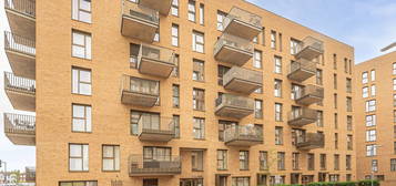 Flat for sale in Peregrine Apartments, Barnet, London NW9