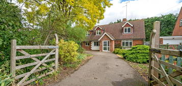 4 bed detached house for sale