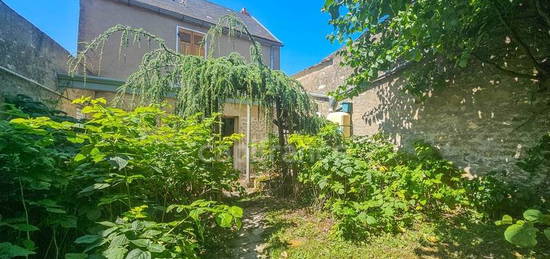 Maison à vendre AUTRUY SUR JUINE (45), maison de 5 pièces avec cave sur terrain clos