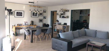 Appartement  à louer, 4 pièces, 3 chambres, 107 m²