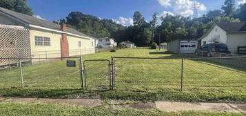 1822 Sycamore Street St, Kenova, WV 25530