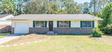 2122 Lakeview Dr, Waycross, GA 31501