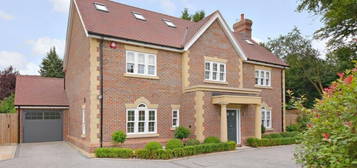 5 bed detached house to rent