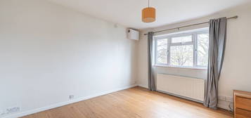 Flat to rent in Haywood Lodge, Tufnell Park, London N7