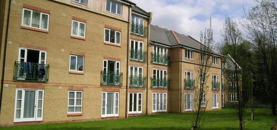 Flat to rent in Faraday Road, Guildford GU1