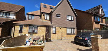 5 bed detached house to rent