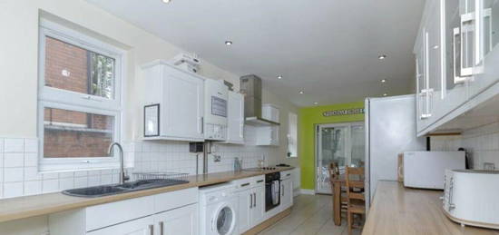 5 bedroom terraced house