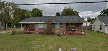 139 Lexington St #B, Bruceton, TN 38317