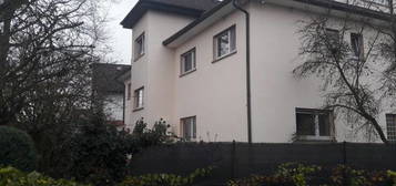 Großzügige 5-6-Zimmerwohnung, 175 m² zum Selbstausbau mit eigenem Garten in Ober-Erlenbach