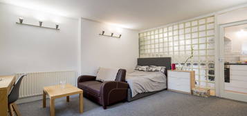 Flat to rent in 16 Clarendon Road, Leeds LS2