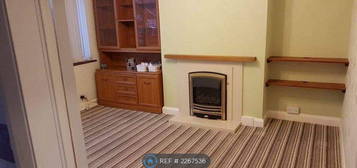 3 bed semi-detached house to rent