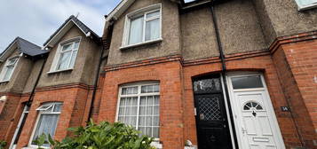 Maisonette to rent in Brunswick Park Road, Arnos Grove N11