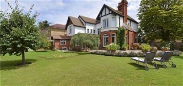 7 bed detached house to rent