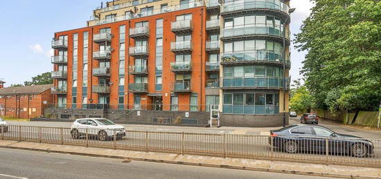 2 bed flat for sale