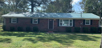 912 Royal Trl, Manchester, TN 37355