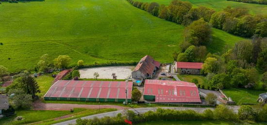 CORPS DE FERME AVEC PLUSIEURS BÂTIMENTS ET LOGEMENTS