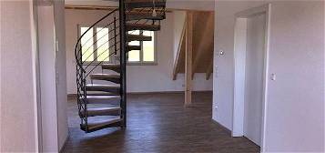 Exklusive 4-Raum-Maisonette-Wohnung mit luxuriöser Innenausstattung mit Balkon in Tettnang