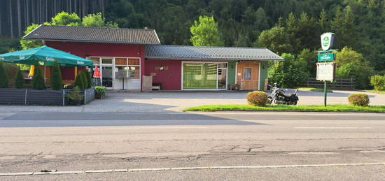 "Das Cafe Hochofen" - vielseitig verwendbare Immobilie in zentraler Lage in Eisentratten