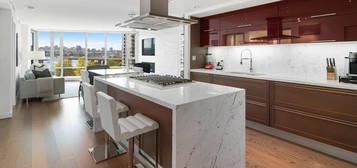 8 Smithe Mews #803, Vancouver, BC V6B 0A5