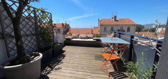 Duplex style loft avec terrasse, piscine et aperçu mer