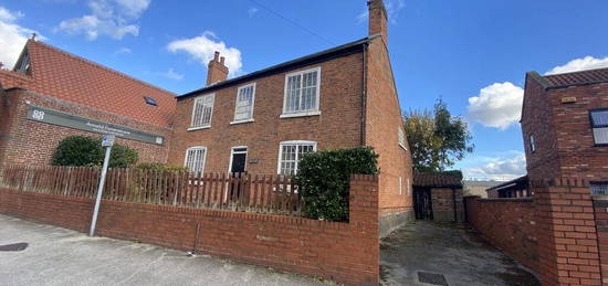 3 bedroom link detached house for sale