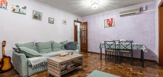 Piso en venta en Calle Almendralejo, San Isidro