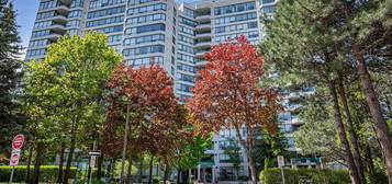 75 N Park Rd #408, Vaughan, ON L4J 0H8
