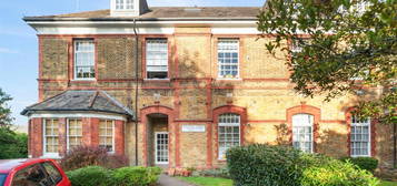 Flat for sale in Pennington Drive, London N21