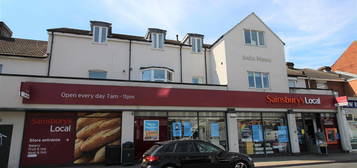 Flat to rent in Albert Road, Southsea PO4