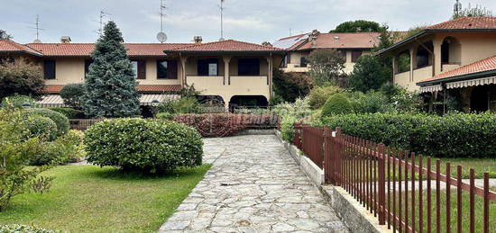 VILLA DI TESTA CON AMPIO GIARDINO