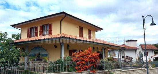 Villa unifamiliare Strada Statale 17, 11, Sant'Elia - Bazzano, L'Aquila