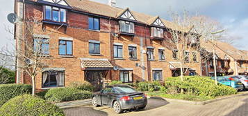 Flat to rent in Tintagel Way, Woking GU22