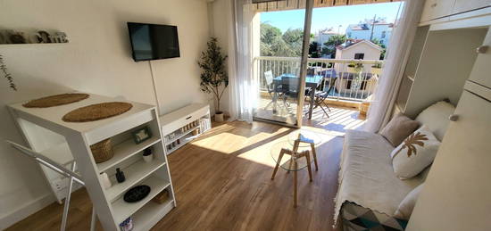 ANTIBES DERNIER ETAGE - Studio 20m2 meublé - Aperçu mer