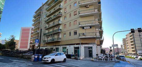 Viale teracati - appartamento con garage