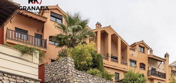 Casa en calle Del Pino, Crta. De la Sierra, Granada