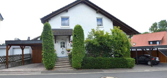 SU-Kaldauen: Freistehendes Wohnhaus mit Garage + 2 Carports in ruhiger Seitenstraße