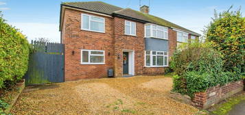 4 bedroom semi-detached house for sale