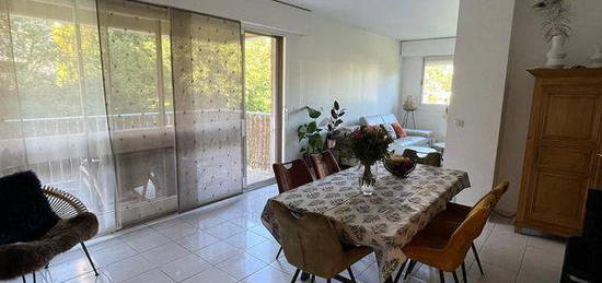 F4 de 92 m2 + 7 m2 terrasse, parc privatif de 4 hectares