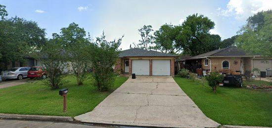 1815 Chickadee Dr, League City, TX 77573