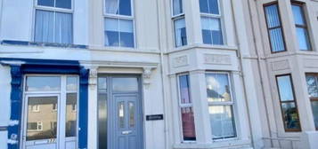 Flat to rent in Embankment Road, Pwllheli LL53