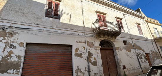 Casa di paese in vendita in via dei Mille, 45