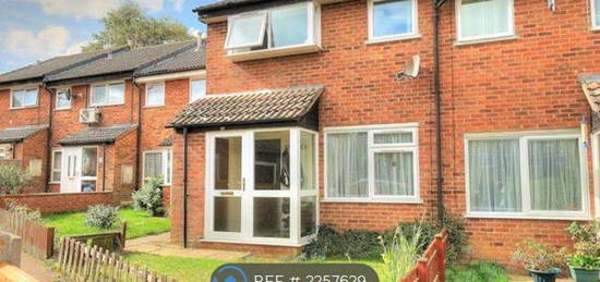 3 bed semi-detached house to rent